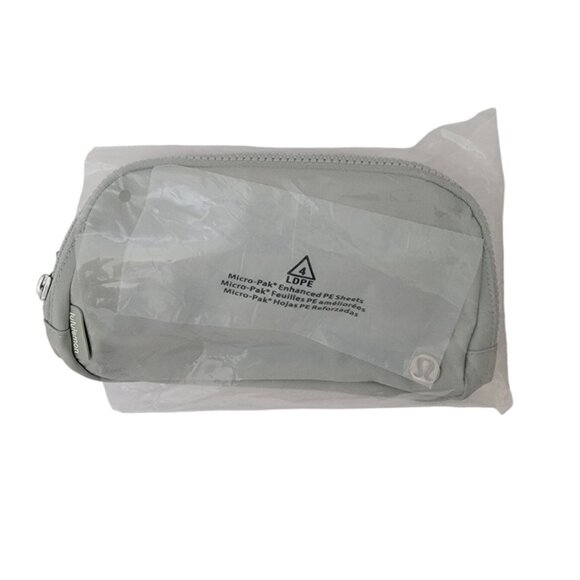 NWT Lululemon Everywhere 1L Gray Adjustable Crossbody Bag / Waist Fanny Pack O/S - Picture 9 of 11